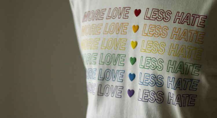 Ilustrasi love you more and more artinya